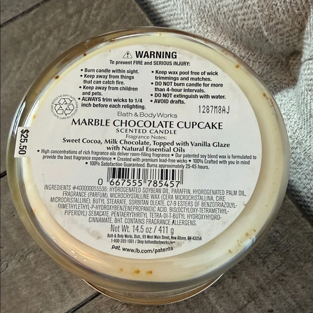 Bath & Body Works Marble Chocolate Cake Give Warmth Candle - Cream and Brown - Picture 4 of 4